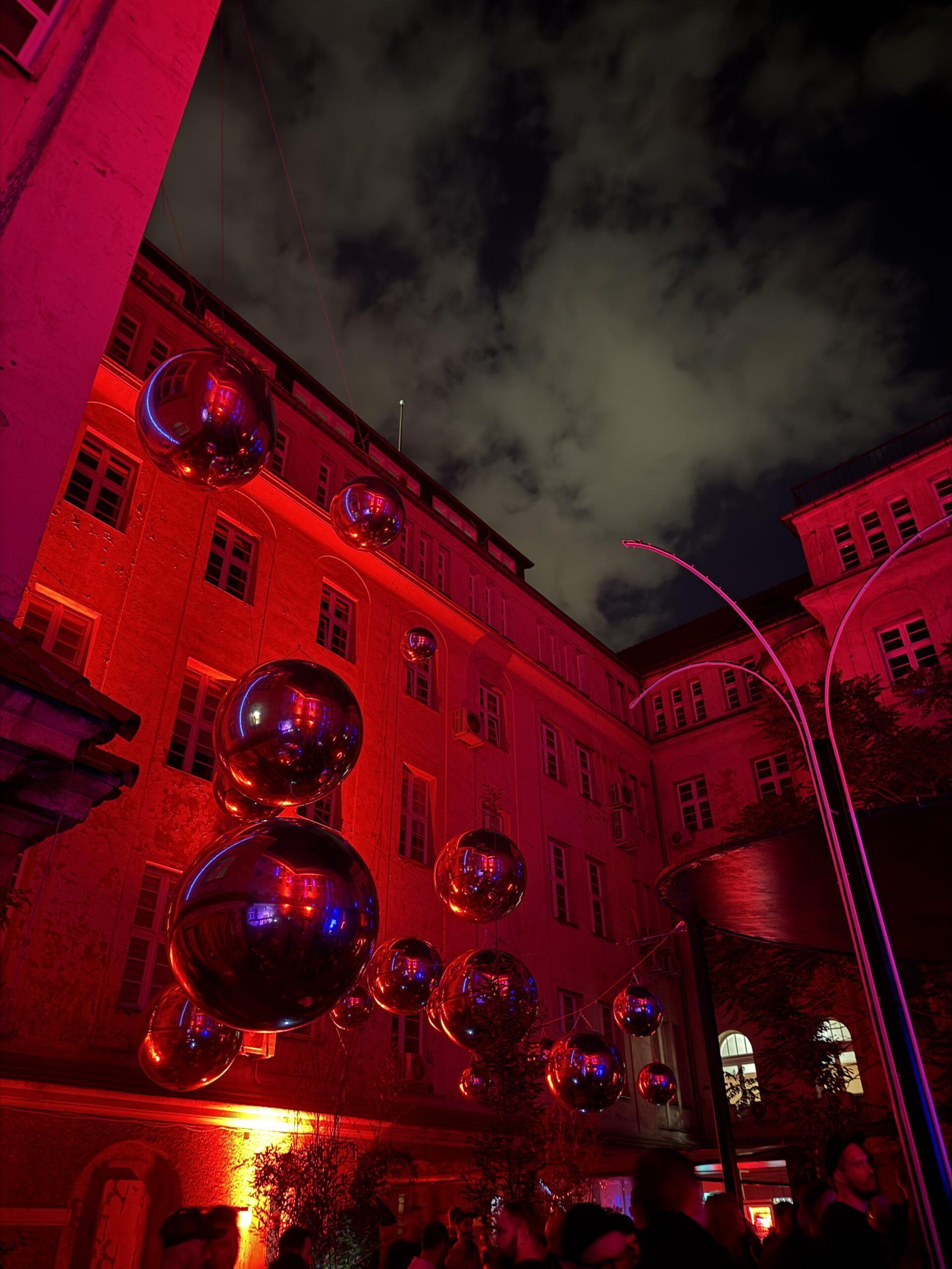 Nie zakochaliśmy się w sobie przypadkiem – o tym, co naprawdę spotyka się w relacji